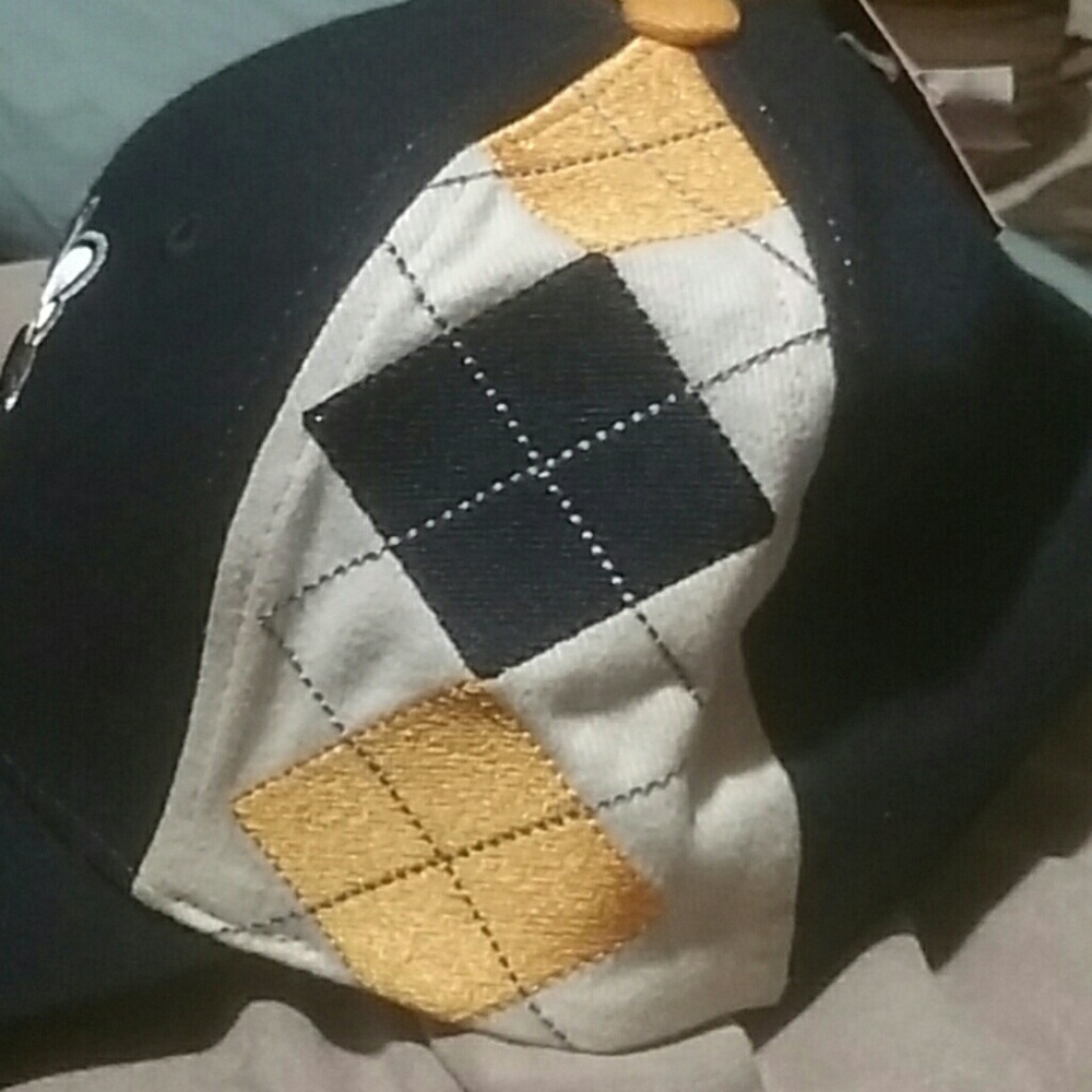 College hat - Picture 3 of 8